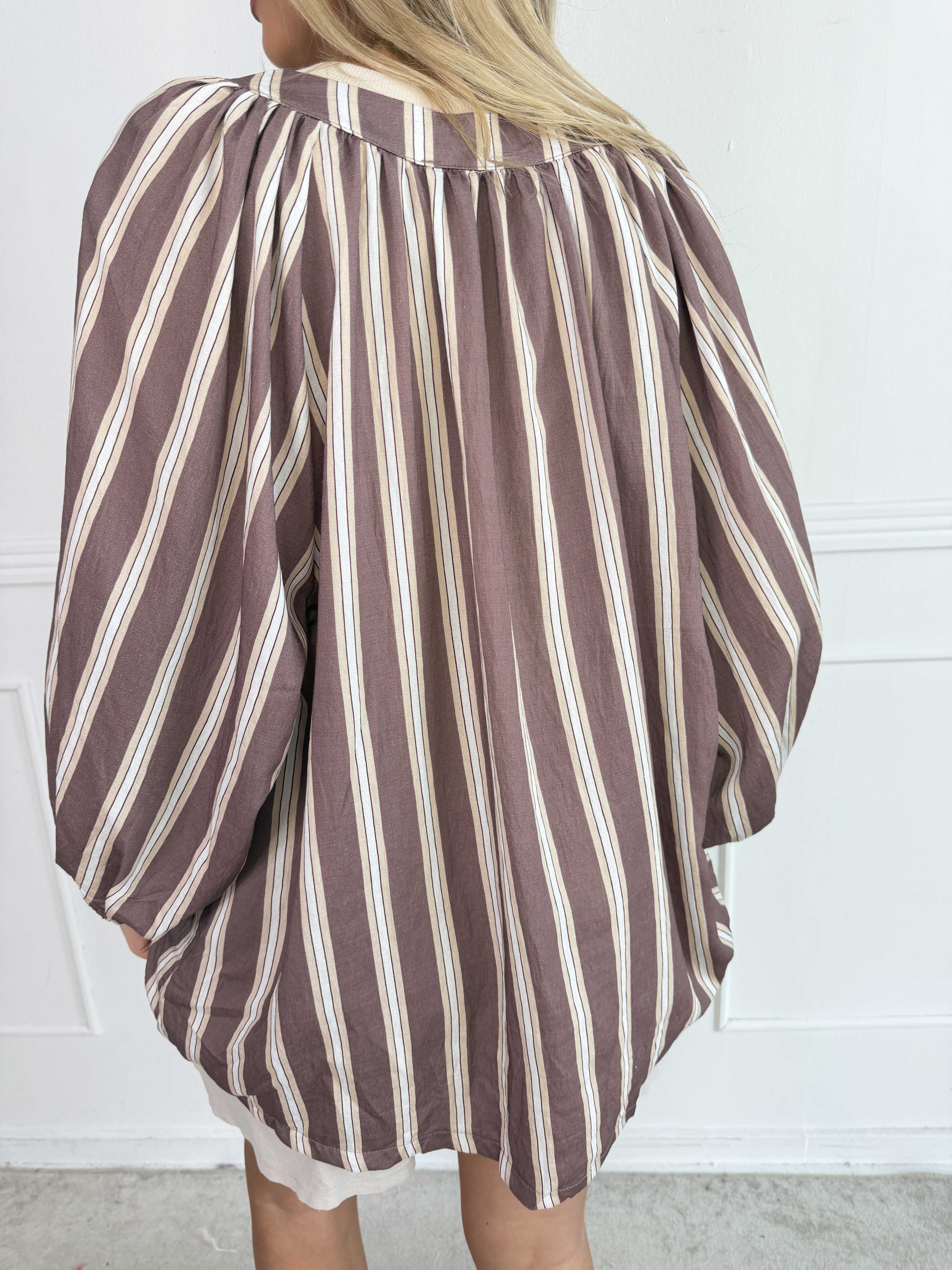 Amidala Shirt - Randig plus size tunika i en lätt viskosblandning med vackra ballongärmar